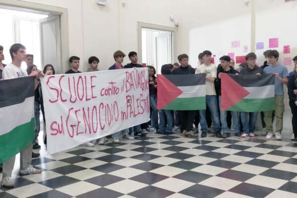 Studenti palestinesi destinati ad atenei italiani, ma nessuno chiede loro cosa pensino di Hamas Studenti palestinesi destinati ad atenei italiani, ma nessuno chiede loro cosa pensino di Hamas