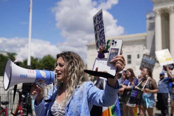 Aborto, voto storico in Arizona: abrogata una legge del 1864 che lo vietava