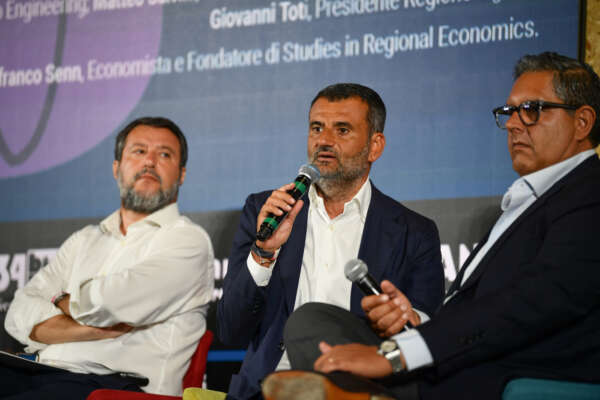 Foto Massimo Paolone/LaPresse 23 Agosto 2023 – Rimini, Italia – Meeting Rimini 2023 – INFRASTRUTTURE E PNRR: QUALE SVILUPPO PER L’ITALIA Nella foto: Matteo Salvini, Ministro delle Infrastrutture e dei Trasporti, Antonio Decaro, sindaco di Bari, Giovanni Toti, Presidente Regione Liguria
August 23, 2023 Rimini, Italy – Meeting Rimini 2023 – INFRASTRUTTURE E PNRR: QUALE SVILUPPO PER L’ITALIA. In the pic: Matteo Salvini, Antonio Decaro Giovanni Toti Foto Massimo Paolone/LaPresse 23 Agosto 2023 – Rimini, Italia – Meeting Rimini 2023 – INFRASTRUTTURE E PNRR: QUALE SVILUPPO PER L’ITALIA Nella foto: Matteo Salvini, Ministro delle Infrastrutture e dei Trasporti, Antonio Decaro, sindaco di Bari, Giovanni Toti, Presidente Regione Liguria
August 23, 2023 Rimini, Italy – Meeting Rimini 2023 – INFRASTRUTTURE E PNRR: QUALE SVILUPPO PER L’ITALIA. In the pic: Matteo Salvini, Antonio Decaro Giovanni Toti