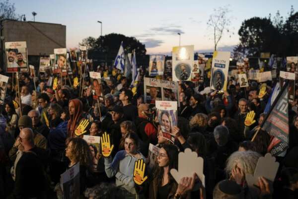 Harris e Biden rincorrono Trump sugli ostaggi in mano ad Hamas Harris e Biden rincorrono Trump sugli ostaggi in mano ad Hamas