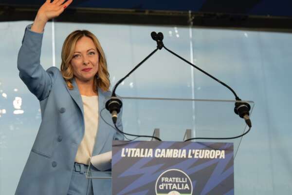 Elezioni Europee, tutti i nomi, soprannomi e nomignoli dei candidati: sembra una chat per organizzare una pizza tra ex compagni di scuola Elezioni Europee, tutti i nomi, soprannomi e nomignoli dei candidati: sembra una chat per organizzare una pizza tra ex compagni di scuola