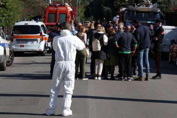 Casteldaccia, cinque operai morti intossicati mentre lavoravano in una cisterna: altri due in gravi condizioni Casteldaccia, cinque operai morti intossicati mentre lavoravano in una cisterna: altri due in gravi condizioni