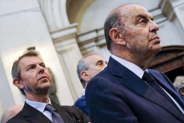 Funerali Franco Di Mare, Vespa e Giorgino Funerali Franco Di Mare, Vespa e Giorgino