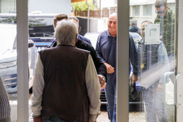 Chico Forti superstar, la rabbia dei detenuti per le sue condizioni ‘privilegiate’: “Venga a vedere che inferno è qui”