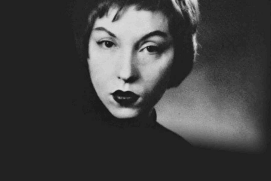 “La città assediata”, dove tutto sfuma come nei sogni