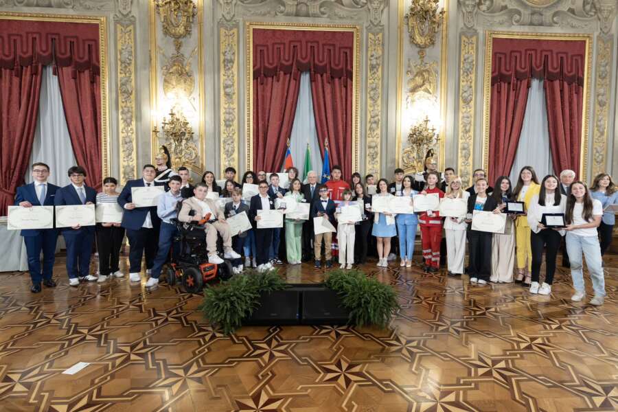 Chi sono i 29 Alfieri della Repubblica premiati da Mattarella, le storie e le lezioni dei giovani alla politica