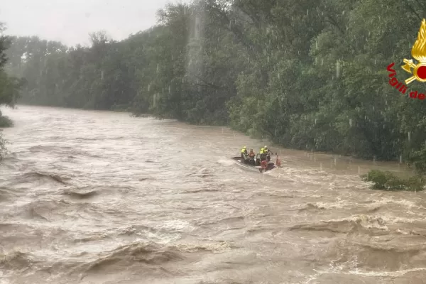 Chi sono i tre ragazzi dispersi per la piena del Natisone. L’abbraccio prima di essere travolti. Ricerche in corso con elicottero e sommozzatori