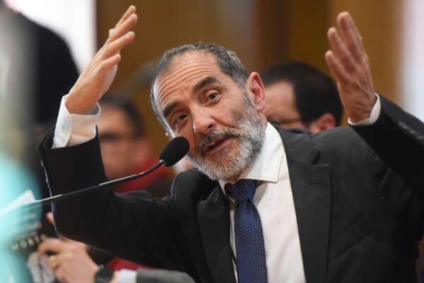 Stefano Bronzini, rettore dell’Università di Bari, si aumenta lo stipendio a 160mila euro. I precedenti e l’effetto domino negli Atenei