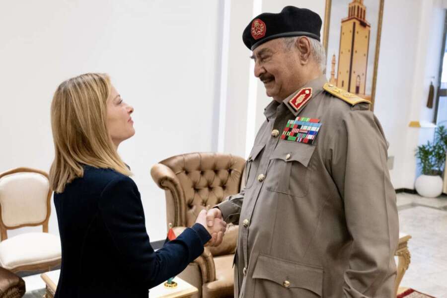 Meloni parla con le due Libie: gas, petrolio e traffici per arginare le Africa Corps di Putin