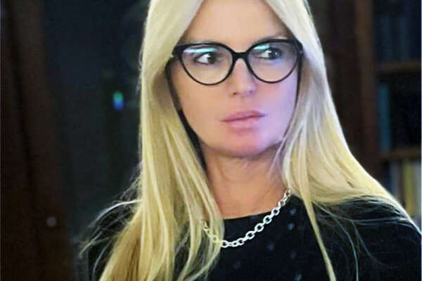 Il cammino delle donne verso l’autonomia nel romanzo di denuncia di Claudia Marin: “Siamo tutti imperfetti”