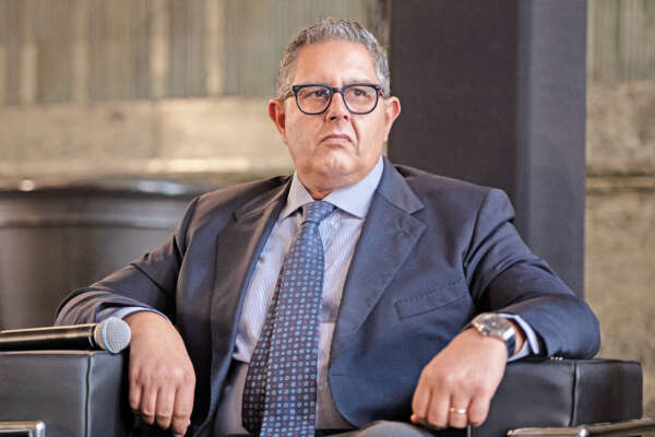 Lo stile Toti, la lezione al pierino Sansa e alle favole mafiose del Pd: il mondo al contrario di Conte che difende il suo indagato Lo stile Toti, la lezione al pierino Sansa e alle favole mafiose del Pd: il mondo al contrario di Conte che difende il suo indagato