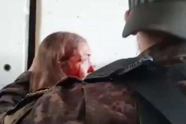 Hamas diffonde il video delle cinque soldatesse rapite: “Siete belle sioniste”. Netanyahu: “Terroristi brutali, siamo sconvolti”