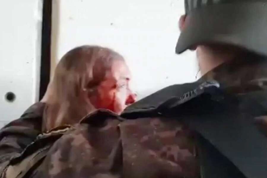 Hamas diffonde il video delle cinque soldatesse rapite: “Siete belle sioniste”. Netanyahu: “Terroristi brutali, siamo sconvolti”