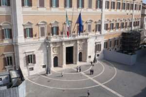 Elezioni, vince chi vota. Quando pochi decidono per tutti mentre nasce lo schema a due querce