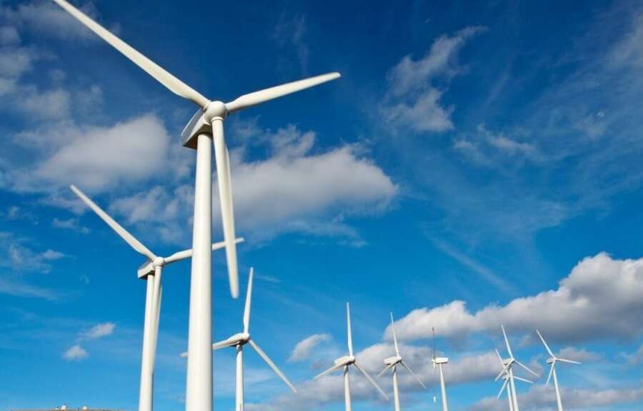 Salemi, operaio precipita da pala eolica e muore, volo di 30 metri: “Non parlate di fatalità”