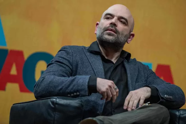 Roberto Saviano, da giovane Omero a eroe civile: addio all’epos che lo rese famoso