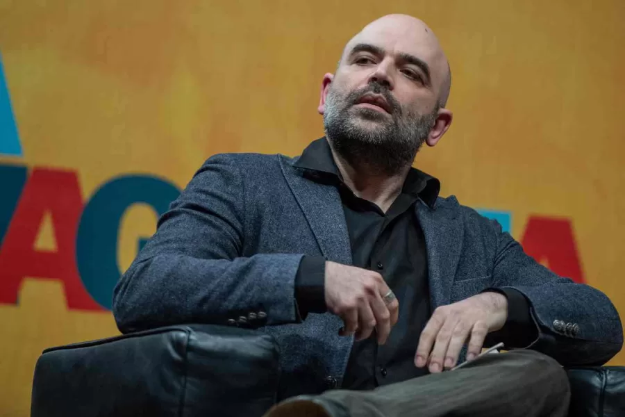 Roberto Saviano, da giovane Omero a eroe civile: addio all’epos che lo rese famoso