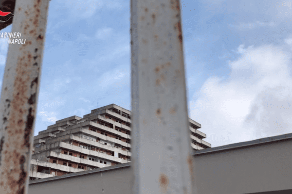 Aspirante boss tradito dal cagnolino, blitz a Castel Volturno: preso Francesco Abbinante, erede del clan della faida di Scampia Aspirante boss tradito dal cagnolino, blitz a Castel Volturno: preso Francesco Abbinante, erede del clan della faida di Scampia