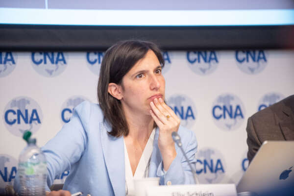 ELLY SCHLEIN POLITICA