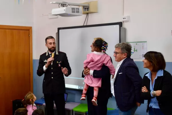 Dispersione scolastica, per 68 minori la scuola non esiste: denunciati 106 genitori a Pozzuoli