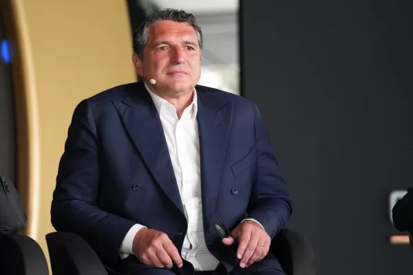 De Siervo, pirateria