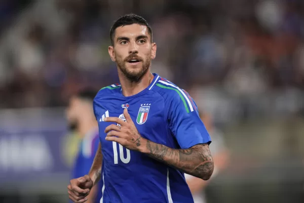 Pellegrini, nessun incontro con la escort. L’esclusiva di Fabrizio Corona, ora indagato, smentita dai carabinieri: “Totale infondatezza”