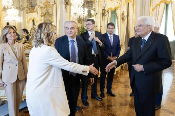 Meno male che Mattarella c’è, mano tesa a Meloni su Europa e autonomia: “Italia imprescindibile”, piagnistei silenziati