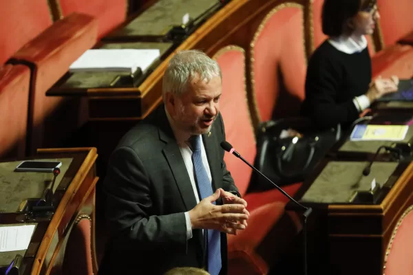 La polemica di Borghi e le pulsioni antistoriche della Lega: il mancato processo di civilizzazione su cui fa luce Mattarella