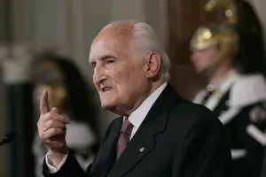 Ruini e il manovrismo di Scalfaro per far cadere Berlusconi: a spiccare è il silenzio dei miracolati su Mani Pulite