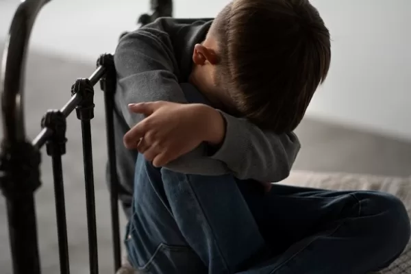 Il dramma della povertà minorile che soffoca i sogni dei ragazzi: così si ruba loro il futuro Il dramma della povertà minorile che soffoca i sogni dei ragazzi: così si ruba loro il futuro