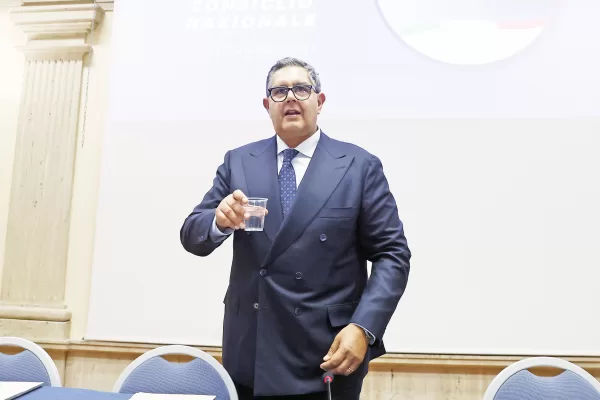 La nuova conversione di Toti: così ha placato la fame dei magistrati e di chi vuole trasformarlo in un pentito La nuova conversione di Toti: così ha placato la fame dei magistrati e di chi vuole trasformarlo in un pentito