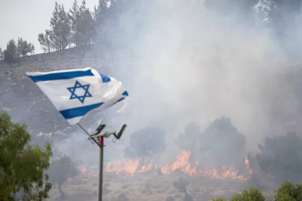 Israele è assediato su più fronti, i suoi nemici vogliono distruggerlo ma il mondo della pace non lo difende Israele è assediato su più fronti, i suoi nemici vogliono distruggerlo ma il mondo della pace non lo difende