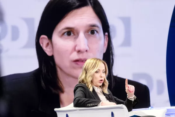 Foto Mauro Scrobogna /LaPresse
22-02-2024 Roma (Italia) – Politica – RAI – trasmissione Porta a Porta – Nella foto: la Presidente del Consiglio Giorgia Meloni ospite di Bruno Vespa, sullo schermo Elly Schlein PD

February 22, Rome (Italy) – Politics – RAI – Porta a Porta transmission – In the photo: PM Giorgia Meloni guest of Bruno Vespa, on the screen Elly Schlein PD