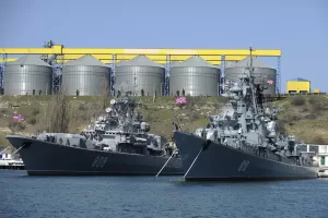 Le navi russe sbarcano in Cirenaica, l’hub di Mosca nel Mediterraneo: così Putin avverte la Nato