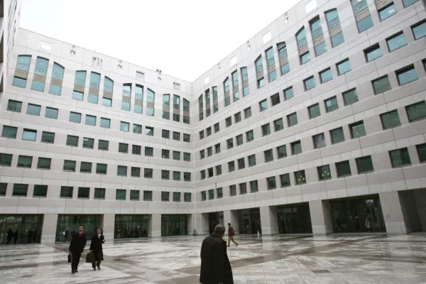 Un plauso a pm e Gip di Reggio Calabria: la solita inchiesta su voto di scambio esplosa il giorno dopo le Europee Un plauso a pm e Gip di Reggio Calabria: la solita inchiesta su voto di scambio esplosa il giorno dopo le Europee