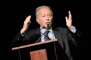 Segni: “Premierato utile se si torna al Mattarellum ma va cambiata legge sul quorum. Crisi riformisti? Bisogna entrare nel bipolarismo” Segni: “Premierato utile se si torna al Mattarellum ma va cambiata legge sul quorum. Crisi riformisti? Bisogna entrare nel bipolarismo”