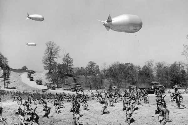 Cosa sono i palloni di sbarramento, l’arma difensiva di Putin rispolverata dalla seconda guerra mondiale Cosa sono i palloni di sbarramento, l’arma difensiva di Putin rispolverata dalla seconda guerra mondiale