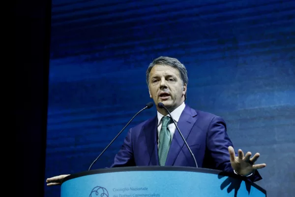 Lettera al direttore Velardi, silenziare Renzi non è la soluzione: una nuova rotta si traccia solo con il dialogo, senza veti