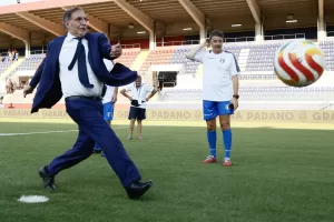 Calcio e campo… largo: l’abbraccio tra Renzi e Schlein, La Russa in versione Canà e la poesia di Giorgetti