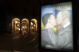 Foto LaPresse/Ruggero Romano Reina
15/06/2022 Torino (Italia)
Cronaca
Andrea Villa lo street artist – Il Bacio tra Zelensky e Putin in occasione del Pride per le strade di Torino
Nella foto: il manifesto con il Bacio tra Zelensky e Putin dello street artist Andrea Villa
Photo LaPresse/Ruggero Romano Reina
June 15 Torino (Italy)
News
Andrea Villa: Zelensky and Putin kiss, Pride
In the Picture: Andrea Villa: Zelensky and Putin kiss, Pride Foto LaPresse/Ruggero Romano Reina
15/06/2022 Torino (Italia)
Cronaca
Andrea Villa lo street artist – Il Bacio tra Zelensky e Putin in occasione del Pride per le strade di Torino
Nella foto: il manifesto con il Bacio tra Zelensky e Putin dello street artist Andrea Villa
Photo LaPresse/Ruggero Romano Reina
June 15 Torino (Italy)
News
Andrea Villa: Zelensky and Putin kiss, Pride
In the Picture: Andrea Villa: Zelensky and Putin kiss, Pride