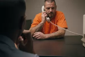 Carcere sicuro, per i detenuti due telefonate in più al mese: le misure “migliorative” di un decreto scritto male