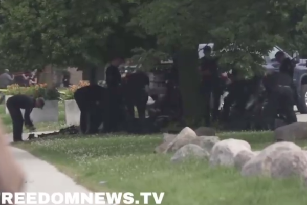 Attentato Trump, tensione a Milwaukee: polizia uccide uomo armato vicino convention repubblicana. “Piano Iran per eliminare ex presidente” Attentato Trump, tensione a Milwaukee: polizia uccide uomo armato vicino convention repubblicana. “Piano Iran per eliminare ex presidente”