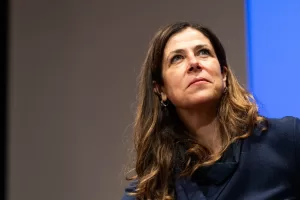 Todde, ora serve una sterzata. I primi cento giorni sull’ottovolante, tra le falle del sistema Sardegna e un’agenda da infarto