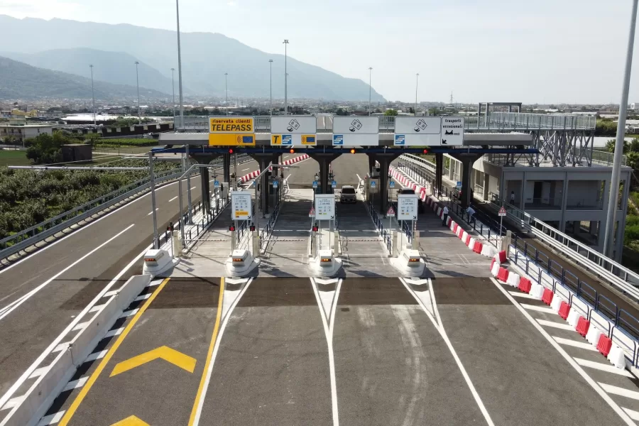 Carte di credito bandite sull’autostrada Napoli-Salerno, si viaggia solo in contanti