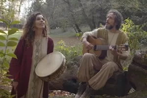 Chi è Andrea Zuin, lo sciamano dell’evento in cui è morto Alex Marangon. I viaggi in Sudamerica, il camper come casa, l’evento al costo di 200€