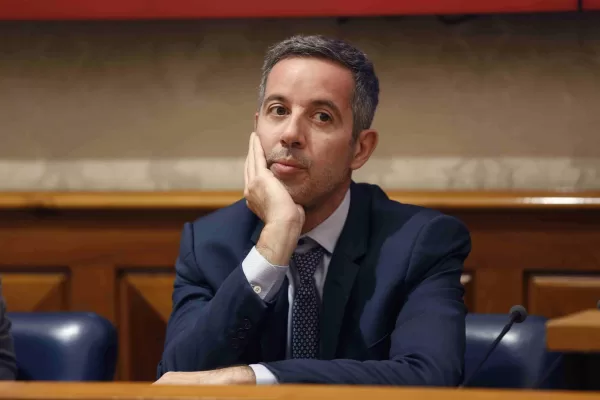 Lombardo assolve Calenda e Renzi: “Cambiare i leader non basta, si decide in Assemblea non con federatori esterni” Lombardo assolve Calenda e Renzi: “Cambiare i leader non basta, si decide in Assemblea non con federatori esterni”