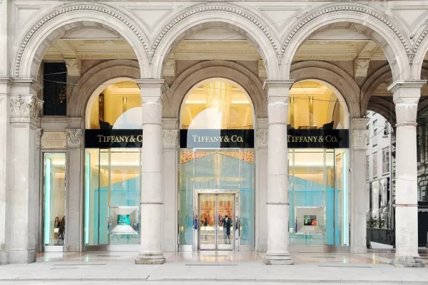 La galleria Vittorio Emanuele II rende in affitti 80 milioni, Milano li reinveste nel sociale: la città costruisce la sua autonomia