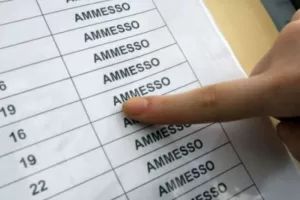 La scuola italiana è nemica del talento: colma il debito ma non valorizza chi merita. L’eccellenza diventa un male da estirpare La scuola italiana è nemica del talento: colma il debito ma non valorizza chi merita. L’eccellenza diventa un male da estirpare