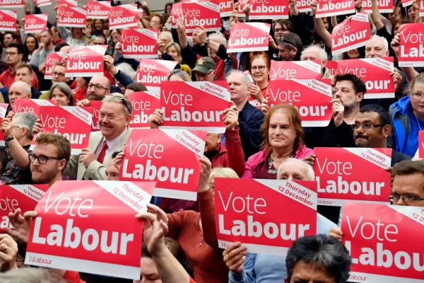 Elezioni Regno Unito, Starmer trionfa con la cultura riformista. L’immagine del Labour ripulita con l’etica della responsabilità Elezioni Regno Unito, Starmer trionfa con la cultura riformista. L’immagine del Labour ripulita con l’etica della responsabilità