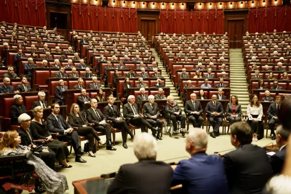 Sinistra e destra sono in due universi simmetrici paralleli: federalismo, salario minimo e giustizia: chi si è scambiato di posto